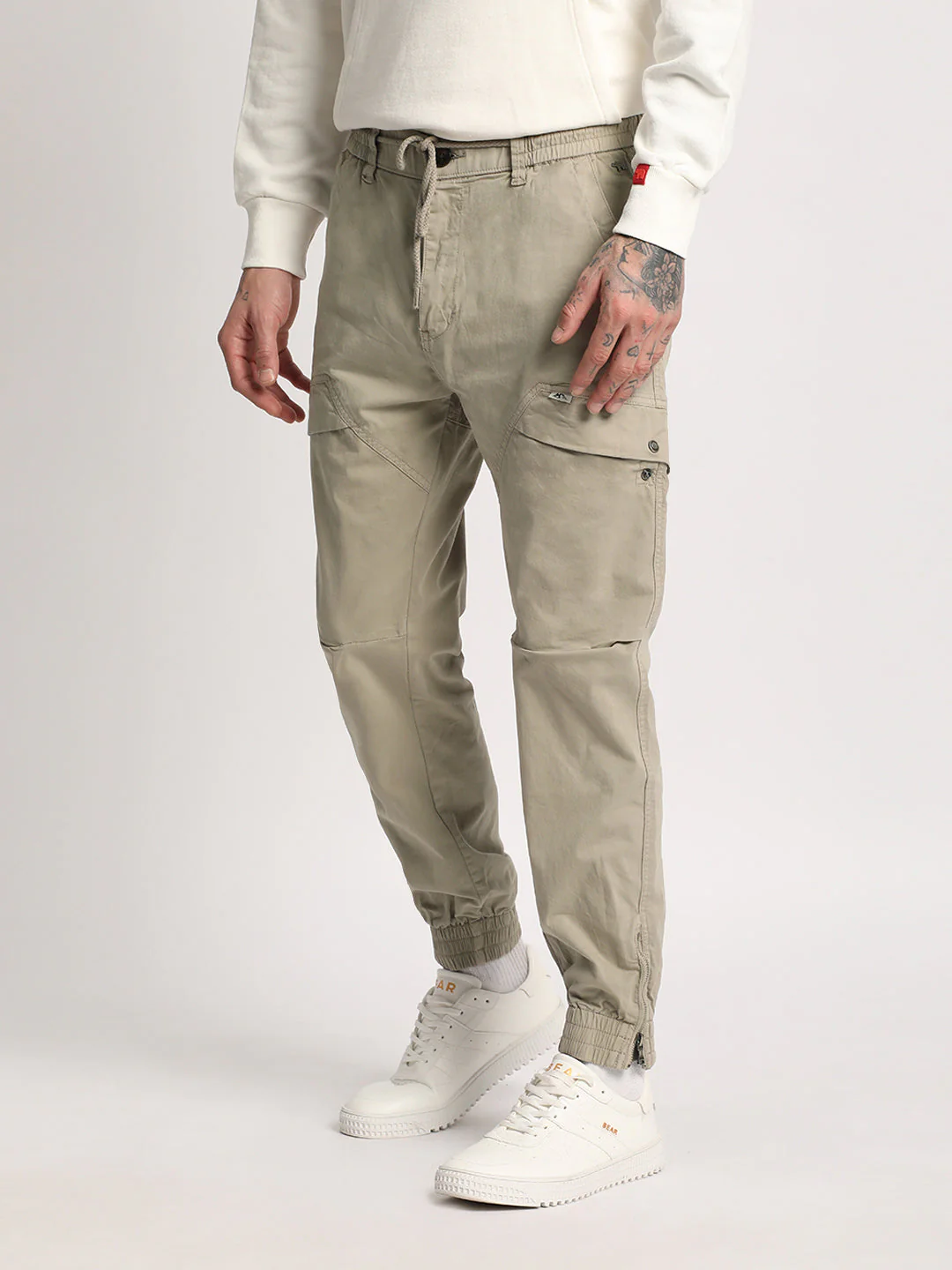 Men Beige Solid Regular Fit Cargo