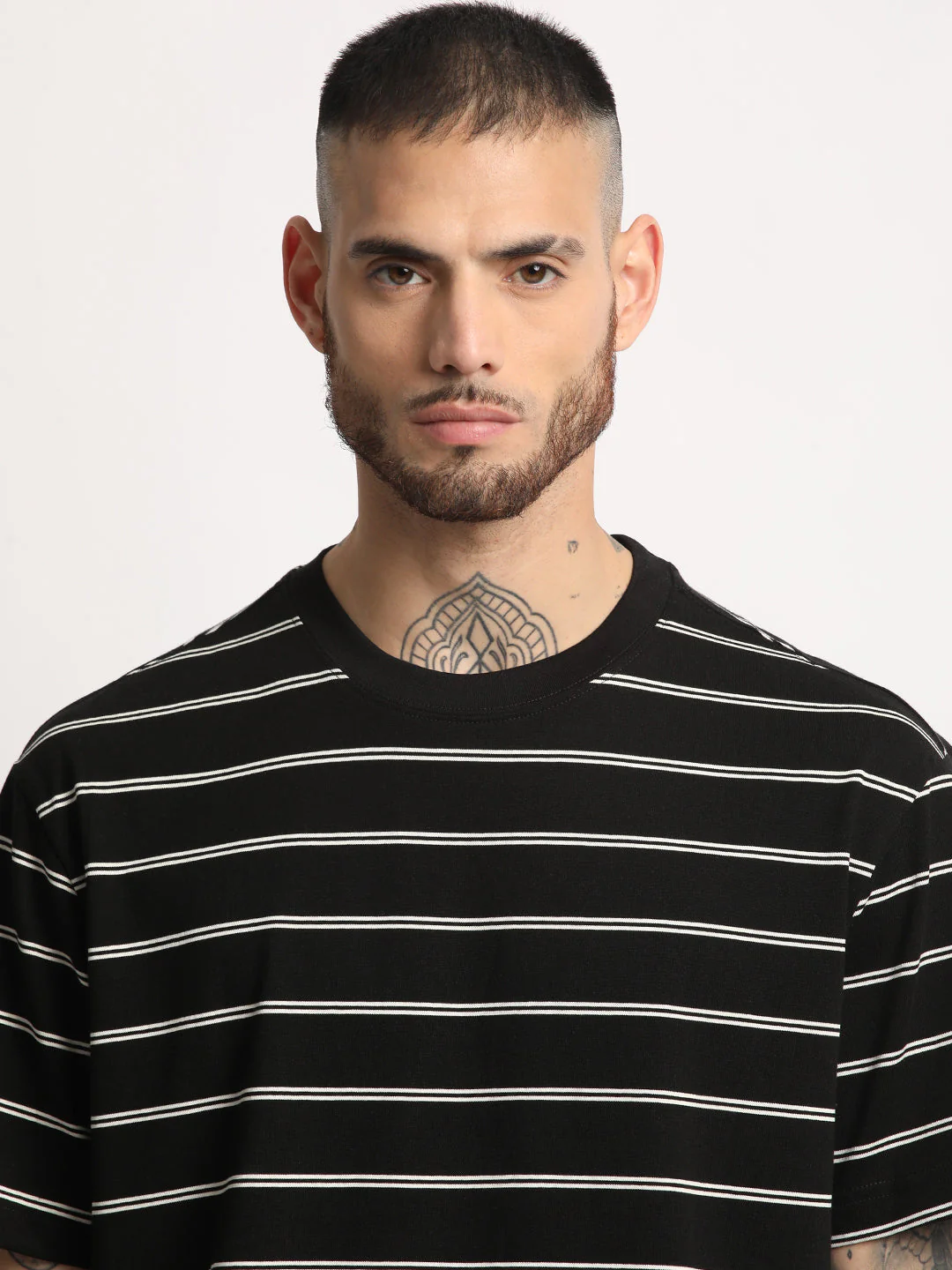 Men Black and White Stripe Round Neck T-shirt - Image 6