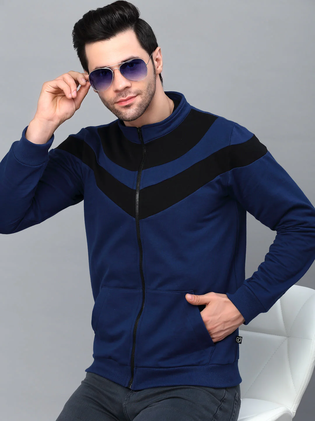 Men Color Blocked High Neck Fleece Jacket