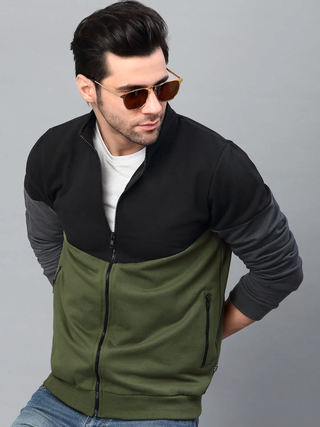 Men Color Blocked High Neck Fleece Jacket