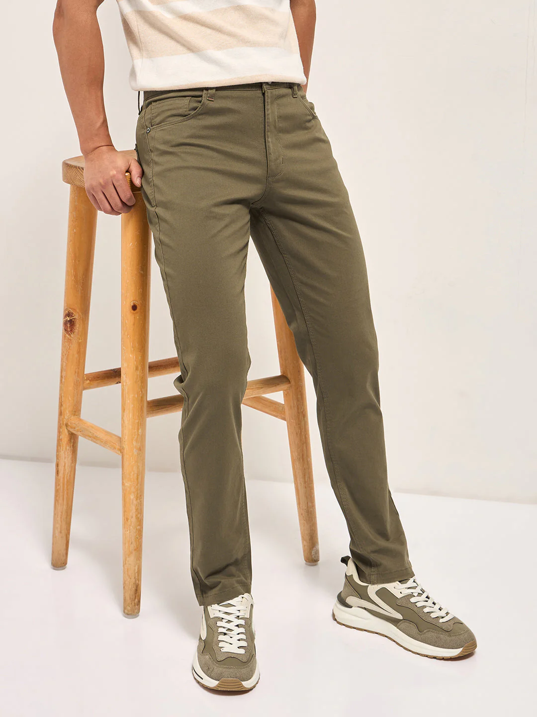 Men Olive Solid Slim Fit Casual Chino Trouser