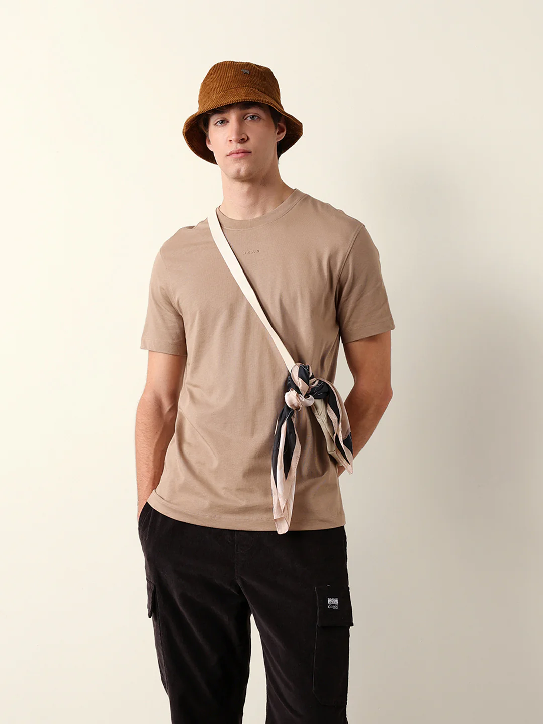 Men Pure Cotton Solid Round Neck Tshirt