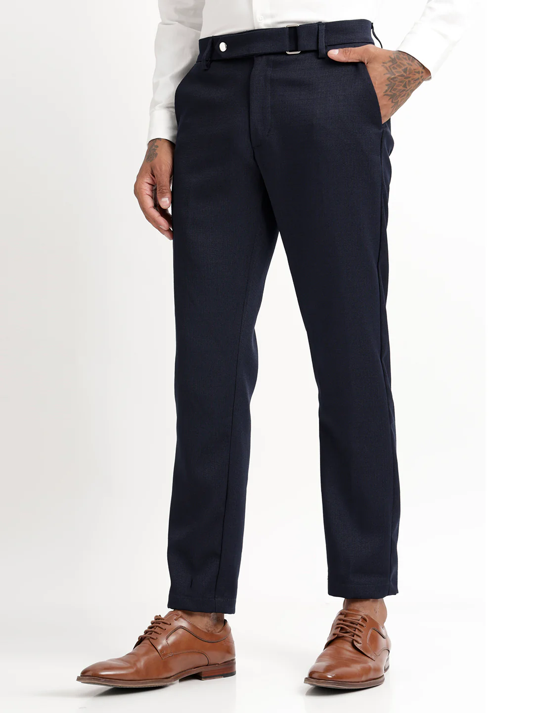 Men Textured Slim Fit Trousers - Image 5