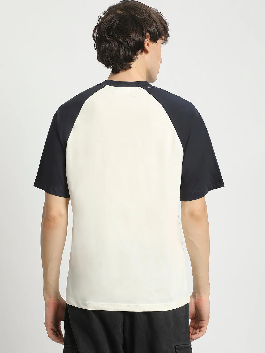 Men Two-Tone Raglan Sleeve Crew Neck T-Shirt - Image 4