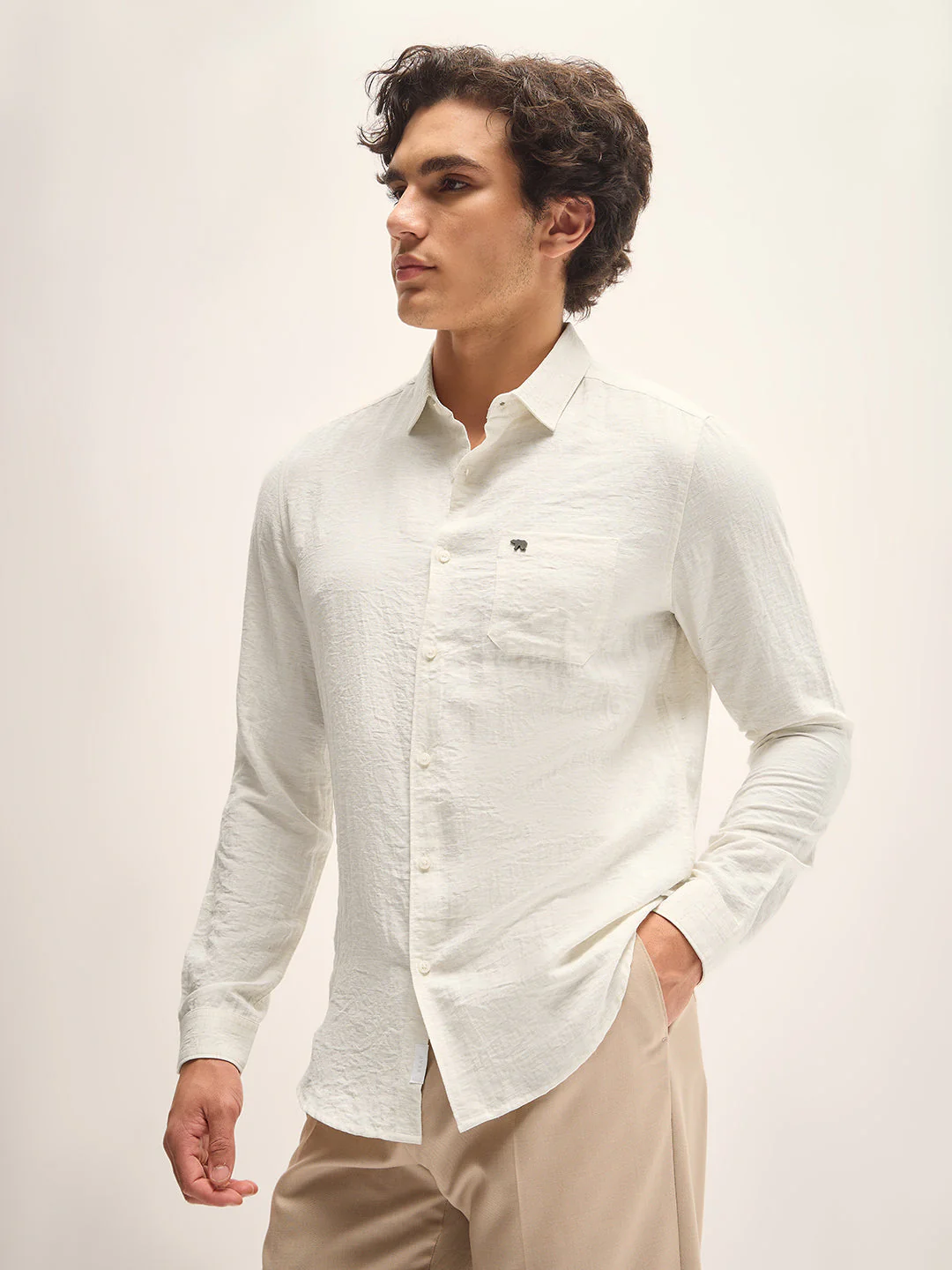 Men White Solid Slim Fit Casual Shirt