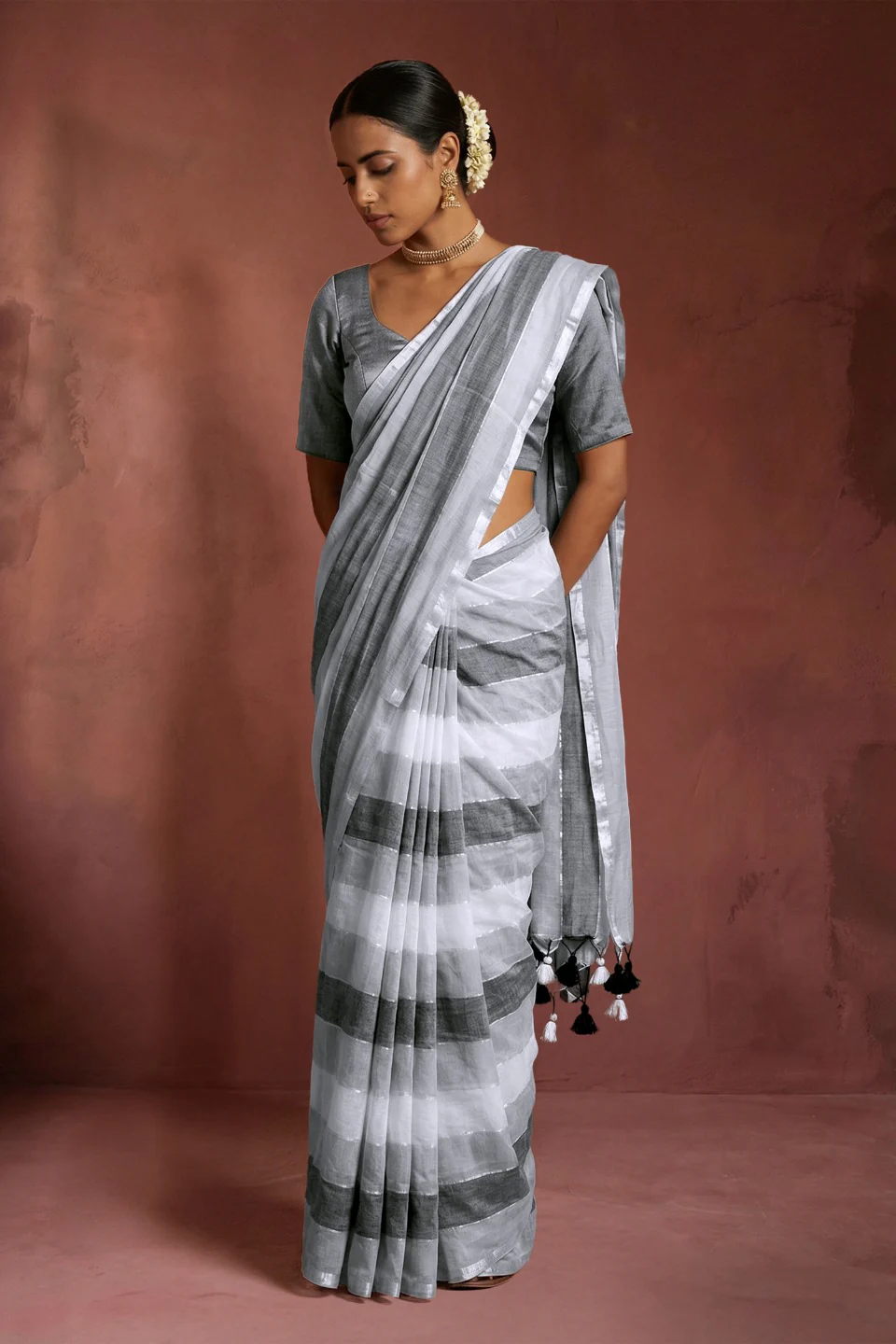 Raveena Monochrome Handwoven Cotton Zari Saree - Image 4