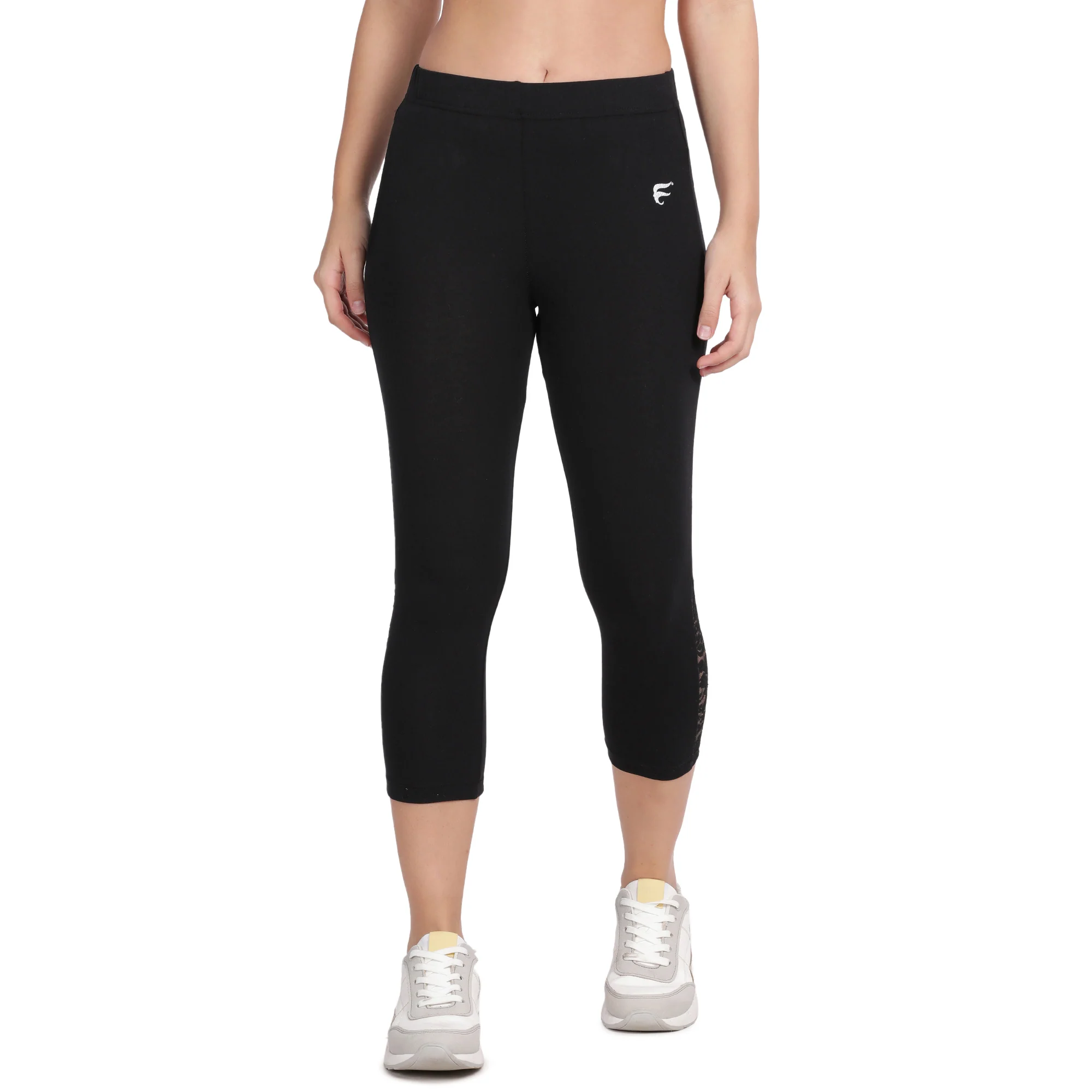 Women Black 3/4th Lace Capri