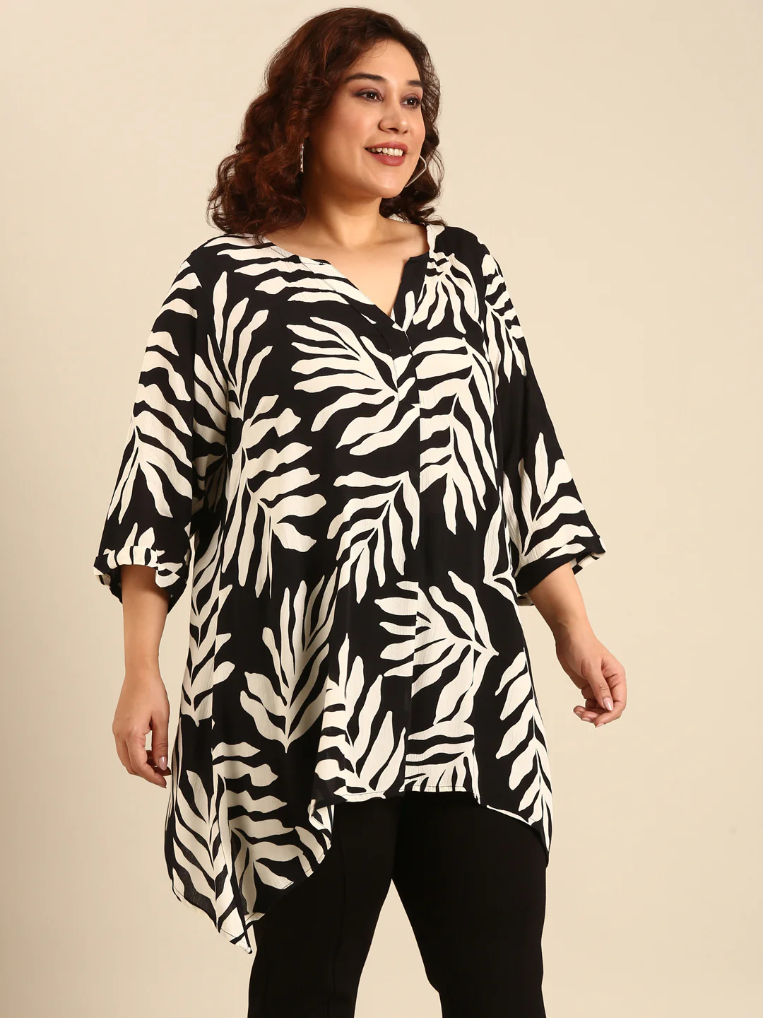 Women Black Leaf Printed Tunic - Image 6