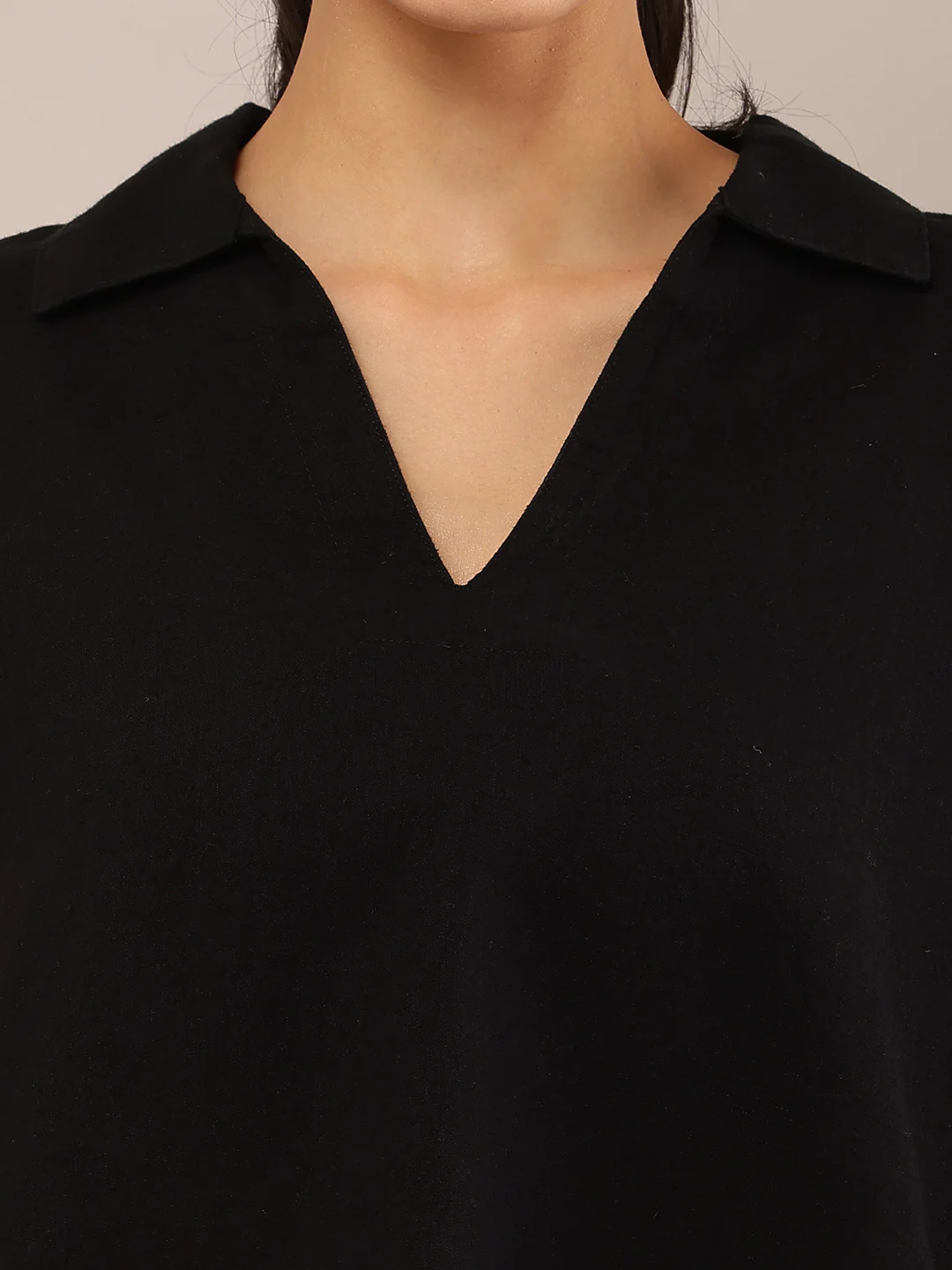 Women Black Linen Blend V-Neck Relaxed Top - Image 5