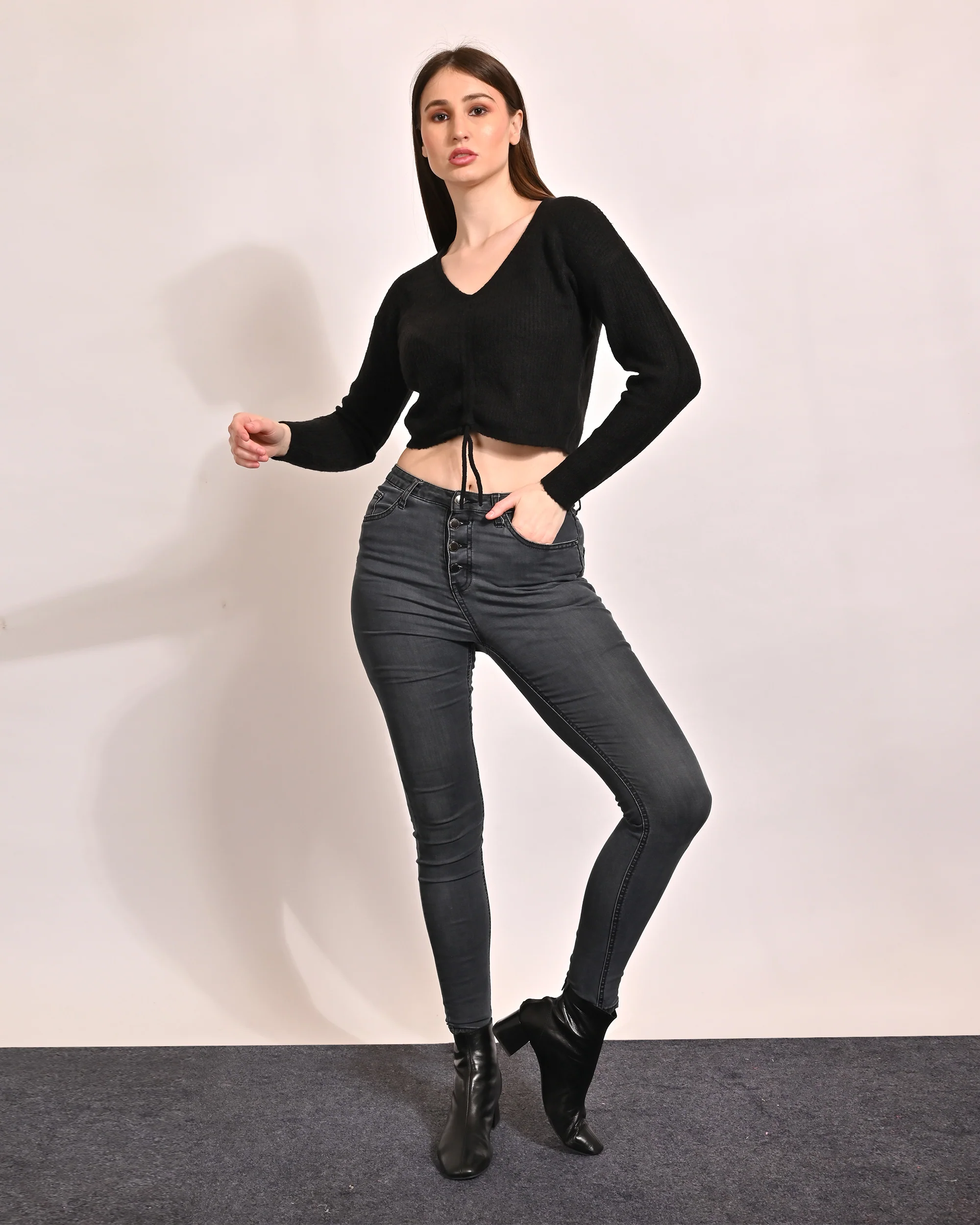 Women Black V Neck Crop Top - Image 5