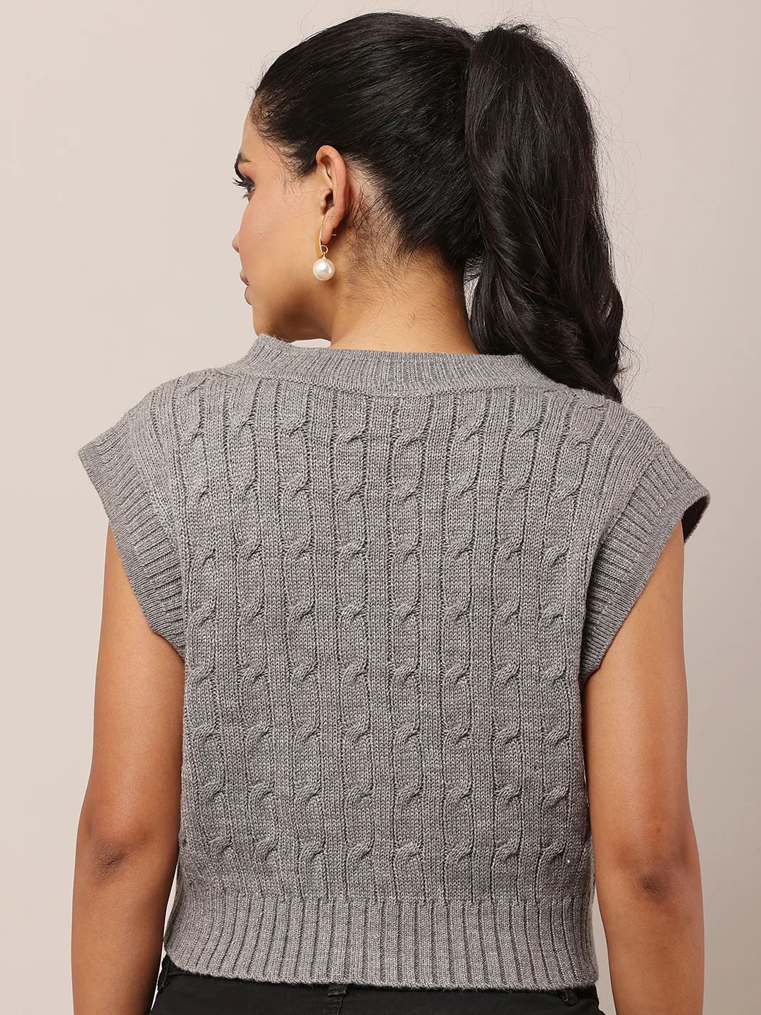 Women Grey Cable Knit V-Neck Sleeveless Vest - Image 4