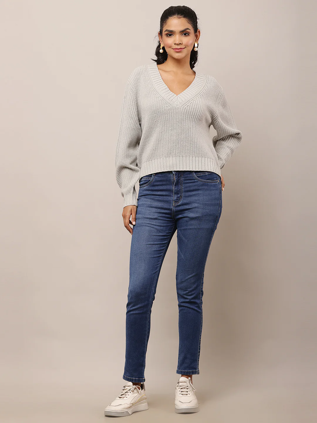 Women Grey V-Neck Knitted Acrylic Sweater - Image 3