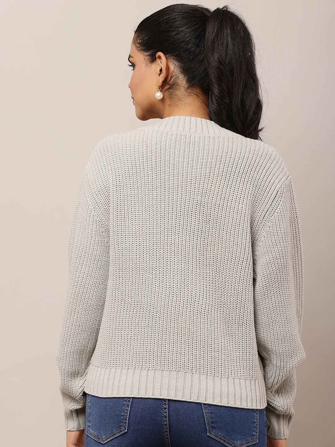Women Grey V-Neck Knitted Acrylic Sweater - Image 4