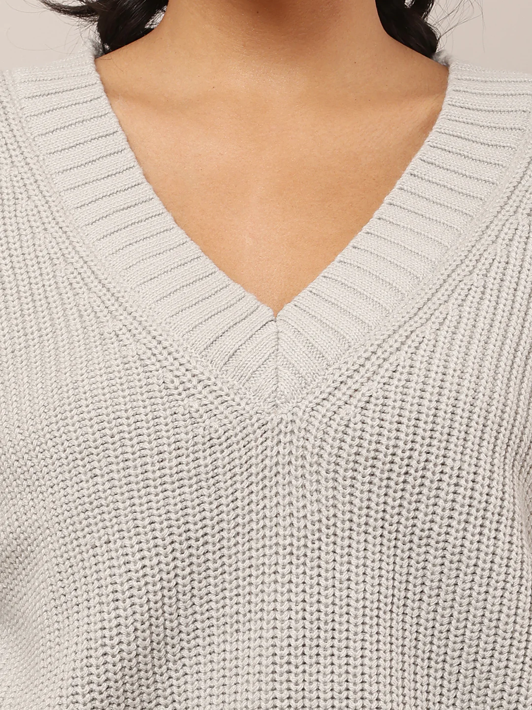 Women Grey V-Neck Knitted Acrylic Sweater - Image 5