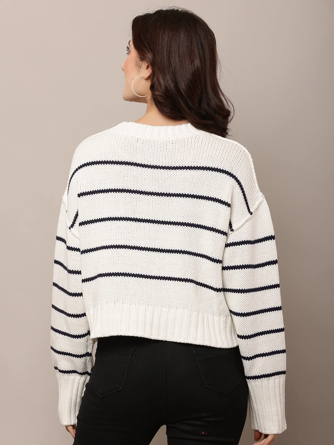 Women White Baggy Round Neck Acrylic Sweater - Image 4